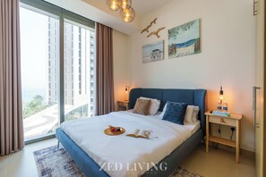 Deluxe-Apartment, Meerblick | Zimmersafe, individuell dekoriert, individuell eingerichtet