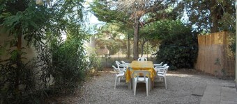 8 pers, 200m from the sea, garden, ground floor, closed private parking, independent entrance