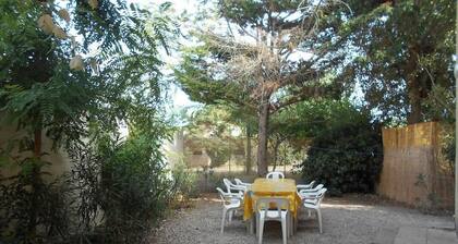 8 pers, 200m from the sea, garden, ground floor, closed private parking, independent entrance