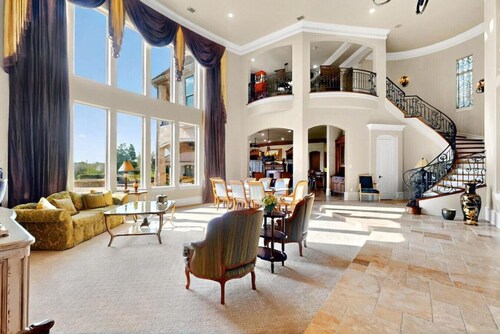 Spacious 4.5-Acre Estate Near Dallas w/ Pool, Spa, Theater, Gym & Guest House