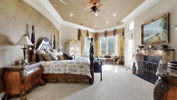 6 bedrooms, desk, iron/ironing board, free WiFi