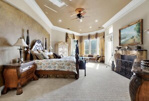 6 bedrooms, desk, iron/ironing board, free WiFi - Spacious 4.5-Acre Estate Near Dallas w/ Pool, Spa, Theater, Gym & Guest House (Forney)