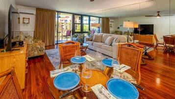 TV connectée, table de tennis de table, chaßne hi-fi