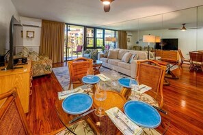 Smart TV, ping pong, stereo