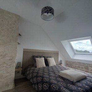 2 bedrooms, iron/ironing board, free WiFi, bed sheets