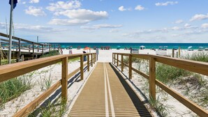 On the beach - Ocean Breeze East 602, 2BD/2BA, Gulf-Front, Pool + Private Beach Access (Perdido Key)