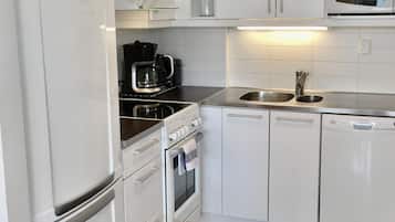 Comfort Apartment, 1 Bedroom, Balcony, Courtyard View | Private kitchen