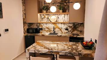 1 habitación, escritorio y sistema de insonorización