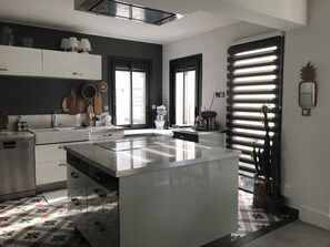 Microwave, oven, stovetop, dishwasher