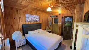 3 chambres, fer et planche à repasser, Wi-Fi, draps fournis