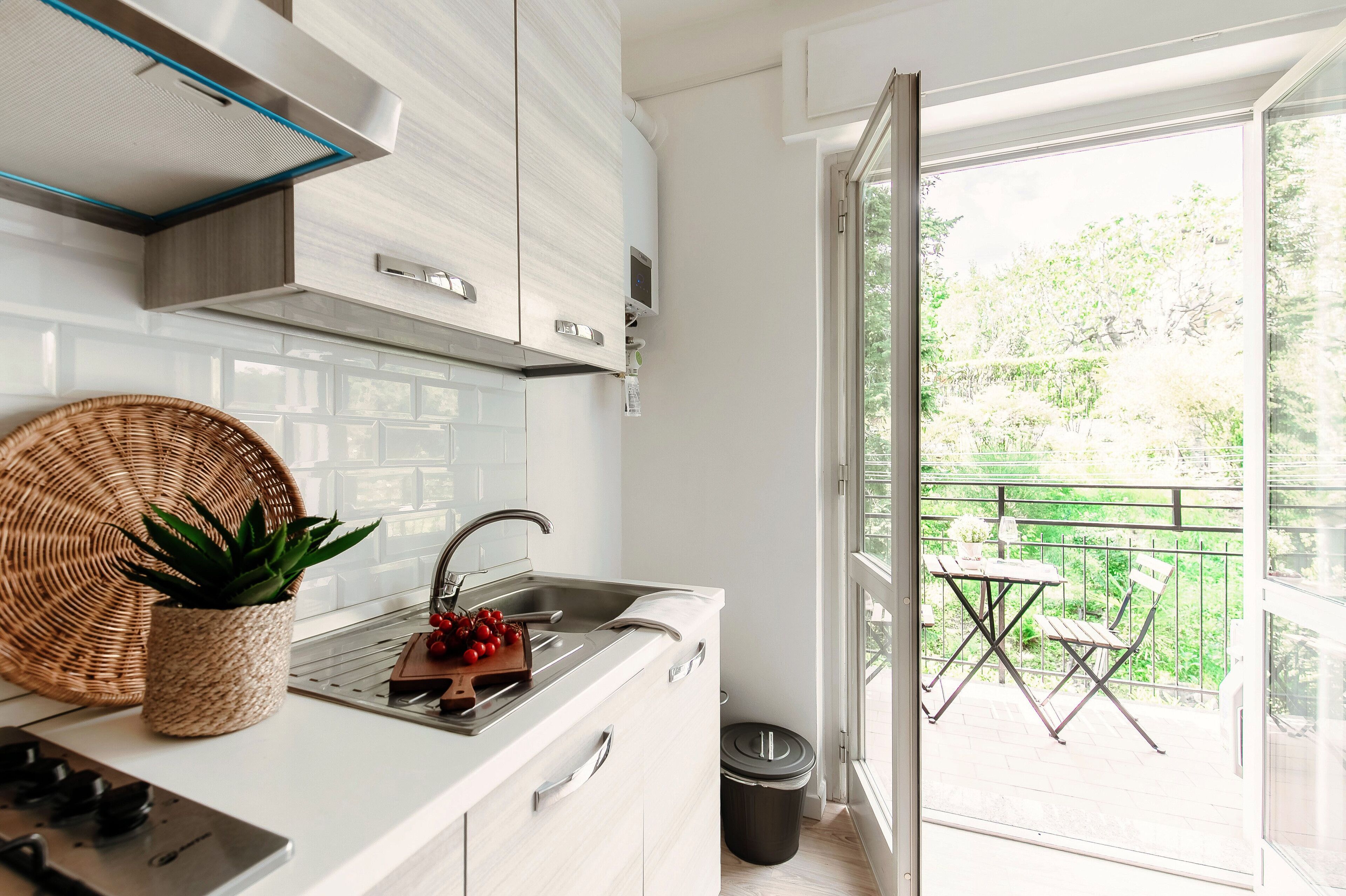 Apartamento, vista para a colina | Cozinha privada | Geladeira grande, fogão, cooktop, máquina de café expresso