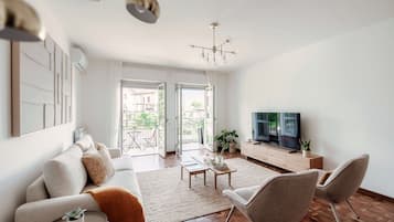 Apartment, Hill View | Premium bedding, down comforters, desk, iron/ironing board