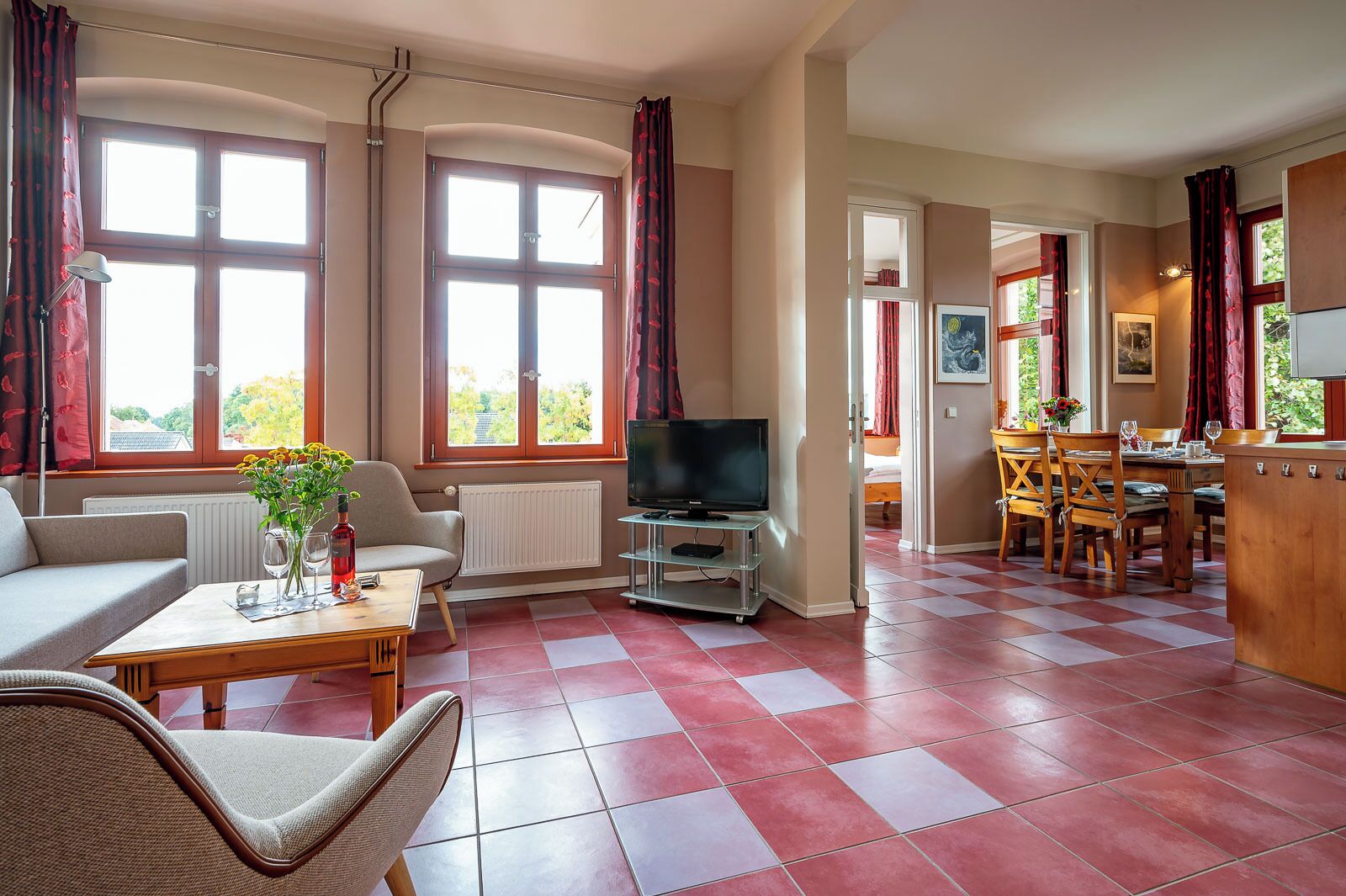 Comfort Suite | Blackout drapes, iron/ironing board, free WiFi, bed sheets