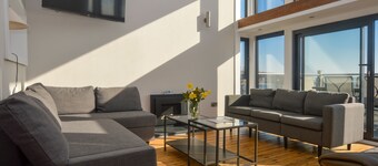 Cliff Top - Bubbling Springs - spectacular sea views. Sleeps 4 guests