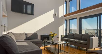 Cliff Top - Bubbling Springs - spectacular sea views. Sleeps 4 guests