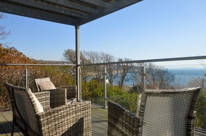 Property grounds - Cliff Top - Bubbling Springs - spectacular sea views. Sleeps 4 guests (Wemyss Bay)
