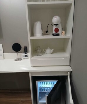 Double or Twin Room | Minibar, in-room safe, desk, laptop workspace