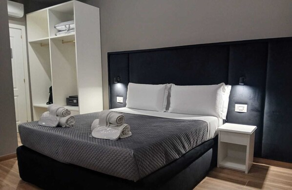 Double or Twin Room | Minibar, in-room safe, desk, laptop workspace