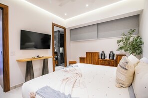 1 bedroom, iron/ironing board, internet, bed sheets - Rooftop Pool + Gym | Romantic Zone Gem (Puerto Vallarta)