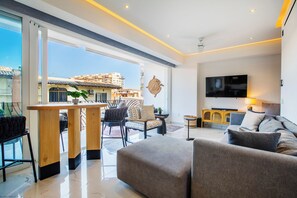 TV - Rooftop Pool + Gym | Romantic Zone Gem (Puerto Vallarta)
