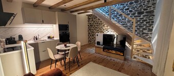 Cosy Duplex - Equipped & Central