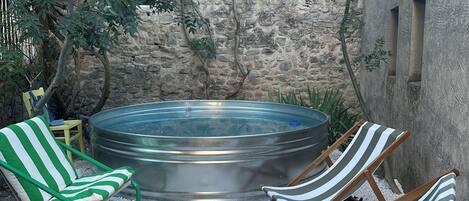 Bain à remous extérieur