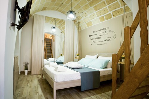 Once upon a time. Apartment with typical star vault and barrel vault.