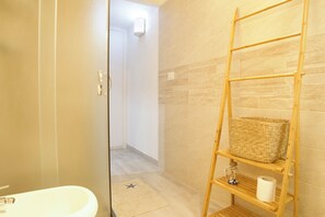 Shower, hair dryer, bidet, towels - Once upon a time. Apartment with typical star vault and barrel vault. (Nardò)
