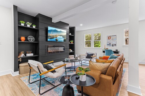 Modern & Stylish 4BR Home - Near Detroit Downtown - Sleeps 10 - Pet-Friendly