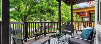 Modern & Stylish 4BR Home - Near Detroit Downtown - Sleeps 10 - Pet-Friendly