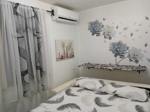 1 bedroom, free WiFi, bed sheets