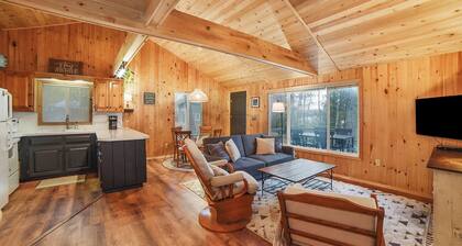 Peaceful 3-Bedroom Getaway on Loon Lake – Paddle, Hike, Unwind