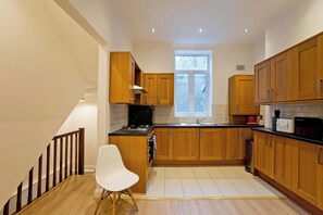 Apartamento | Zona de estar | Smart TV de 42 pulgadas con canales digitales