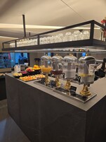 Desayuno bufé gratuito y diario
