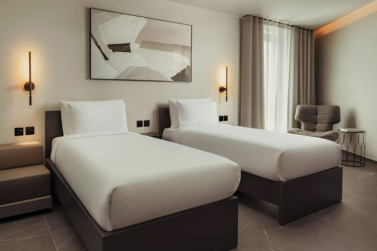 Minibar, una cassaforte in camera, una scrivania, postazione laptop