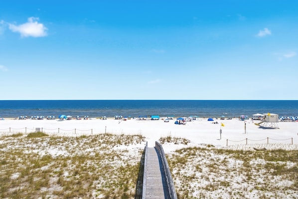 On the beach - NEW LISTING!!! Gulfside Villa 2B- AMAZING beachfront view NO HASSLE CHECK OUT (Perdido Key)