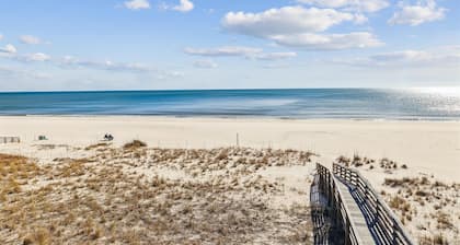 NEW LISTING!!! Gulfside Villa 2B- AMAZING beachfront view NO HASSLE CHECK OUT