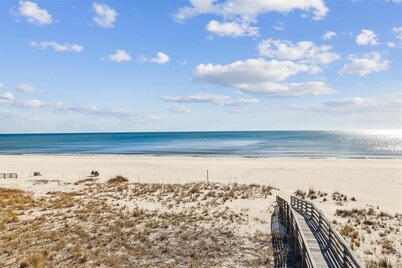 NEW LISTING!!! Gulfside Villa 2B-  AMAZING beachfront view  NO HASSLE CHECK OUT