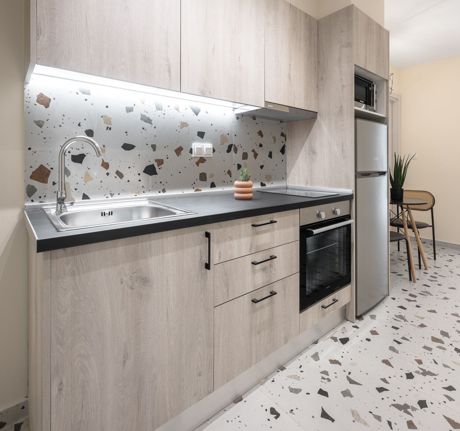 Deluxe Studio | Private kitchen | Full-size fridge, microwave, oven, stovetop