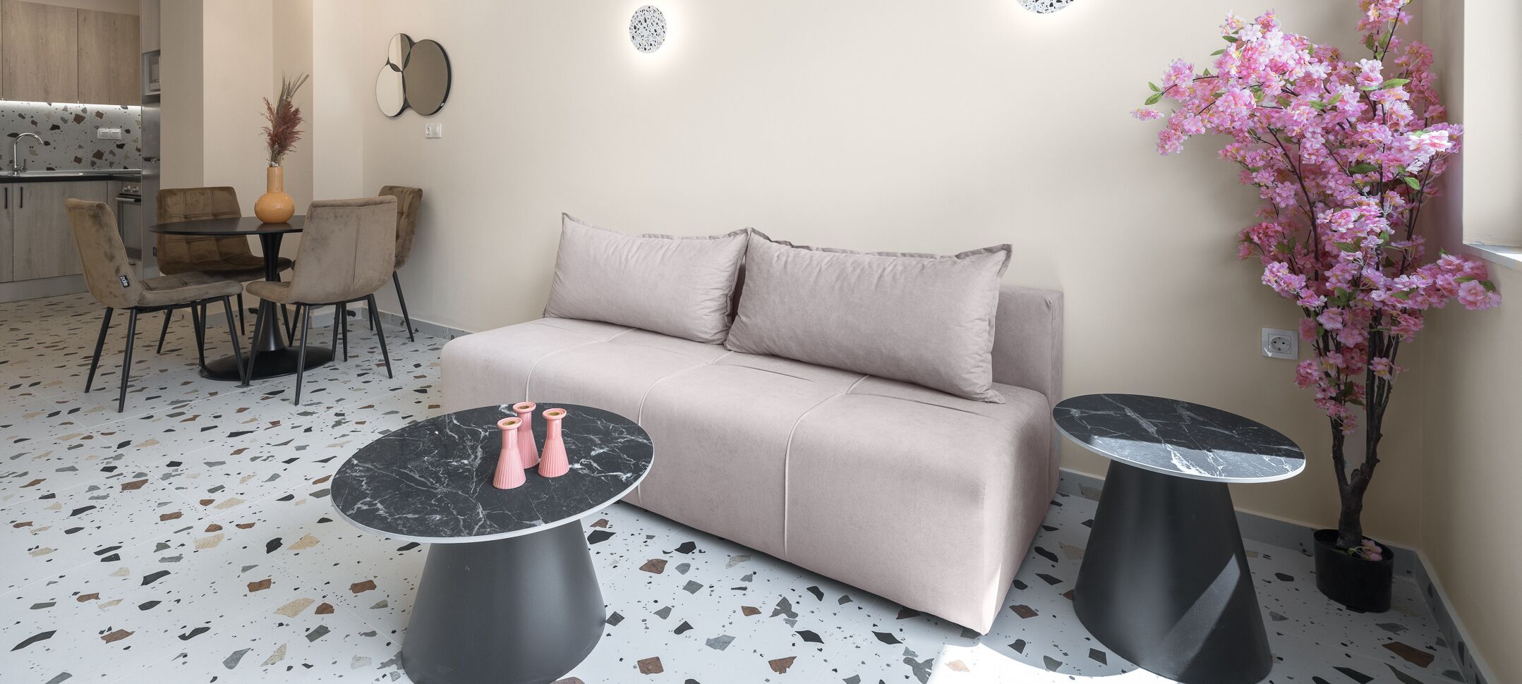Deluxe Studio | Living area