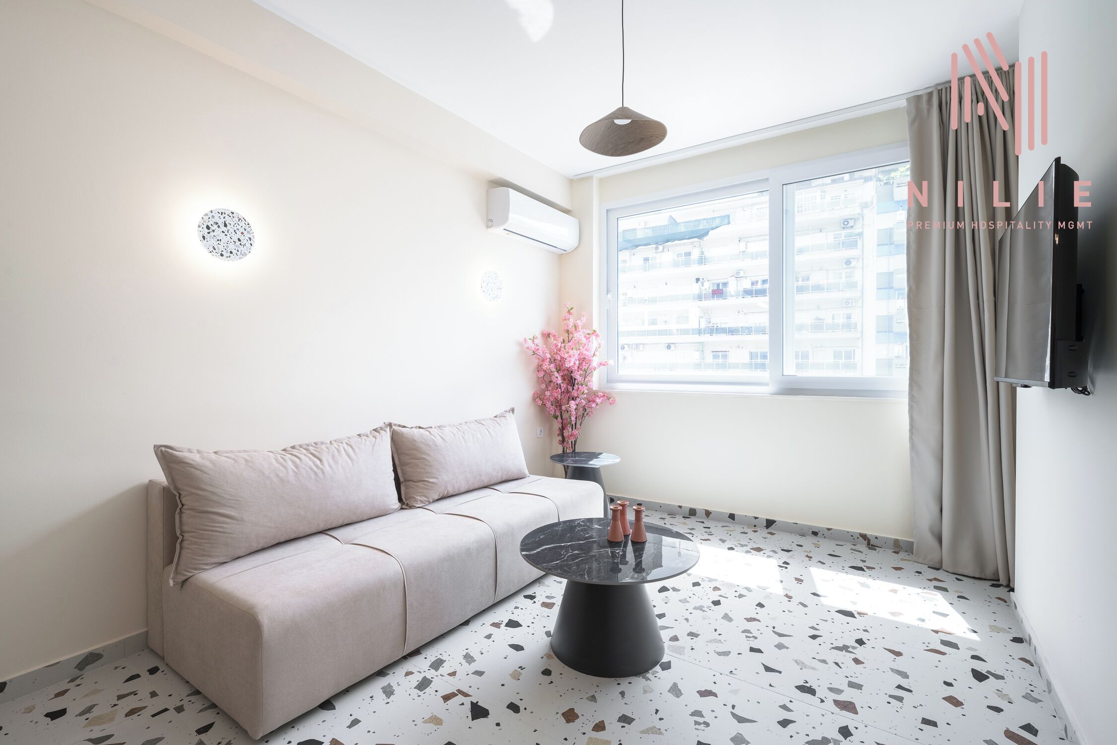 Deluxe Studio | Living area