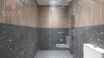Deluxe Studio | Bathroom