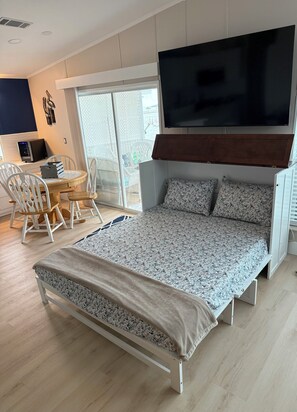 2 bedrooms, iron/ironing board, WiFi, bed sheets - 35' dock completely remodeled Home (Cudjoe Key)