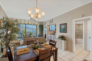 Dining - Menehune Shores #609 - Top-Floor Oceanview Condo Steps from Beach (Kihei, Maui)