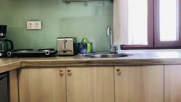 Fridge, microwave, coffee/tea maker, cookware/dishes/utensils
