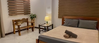 Charming 1-bedroom house in welcoming Alfonso with WiFi, AC