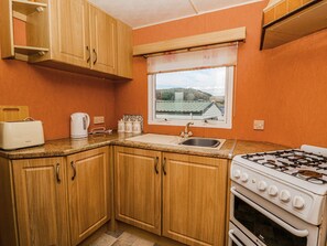 Cookware/dishes/utensils - Gm18 (Aberystwyth)