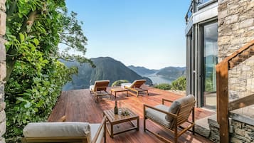 Villa familiare, 3 camere da letto, lato montagna (Villa Skyline - Pool - Lakeview -) | Terrazza/patio