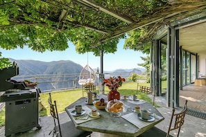 Family Villa, Multiple Bedrooms, Mountainside (Villa Skyline - Pool - Lakeview -) | Outdoor dining