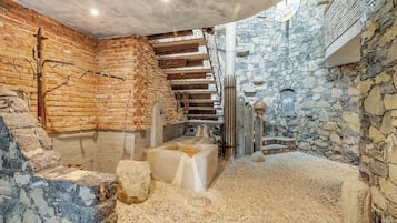 Family Villa, Multiple Bedrooms, Mountainside (Villa Skyline - Pool - Lakeview -) | Spa